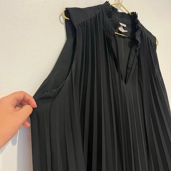 H&M Black Pleated Blouse Size Medium - Picture 5 of 6